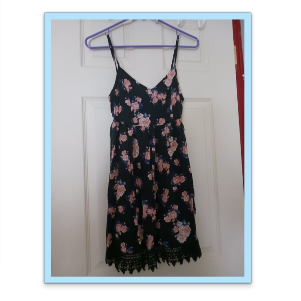LA Hearts size small spaghetti strap dress with pink roses